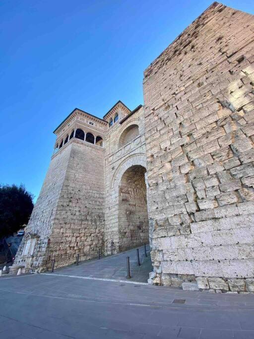 Perugia Home Apartment La Finestra Di Fronte المظهر الخارجي الصورة